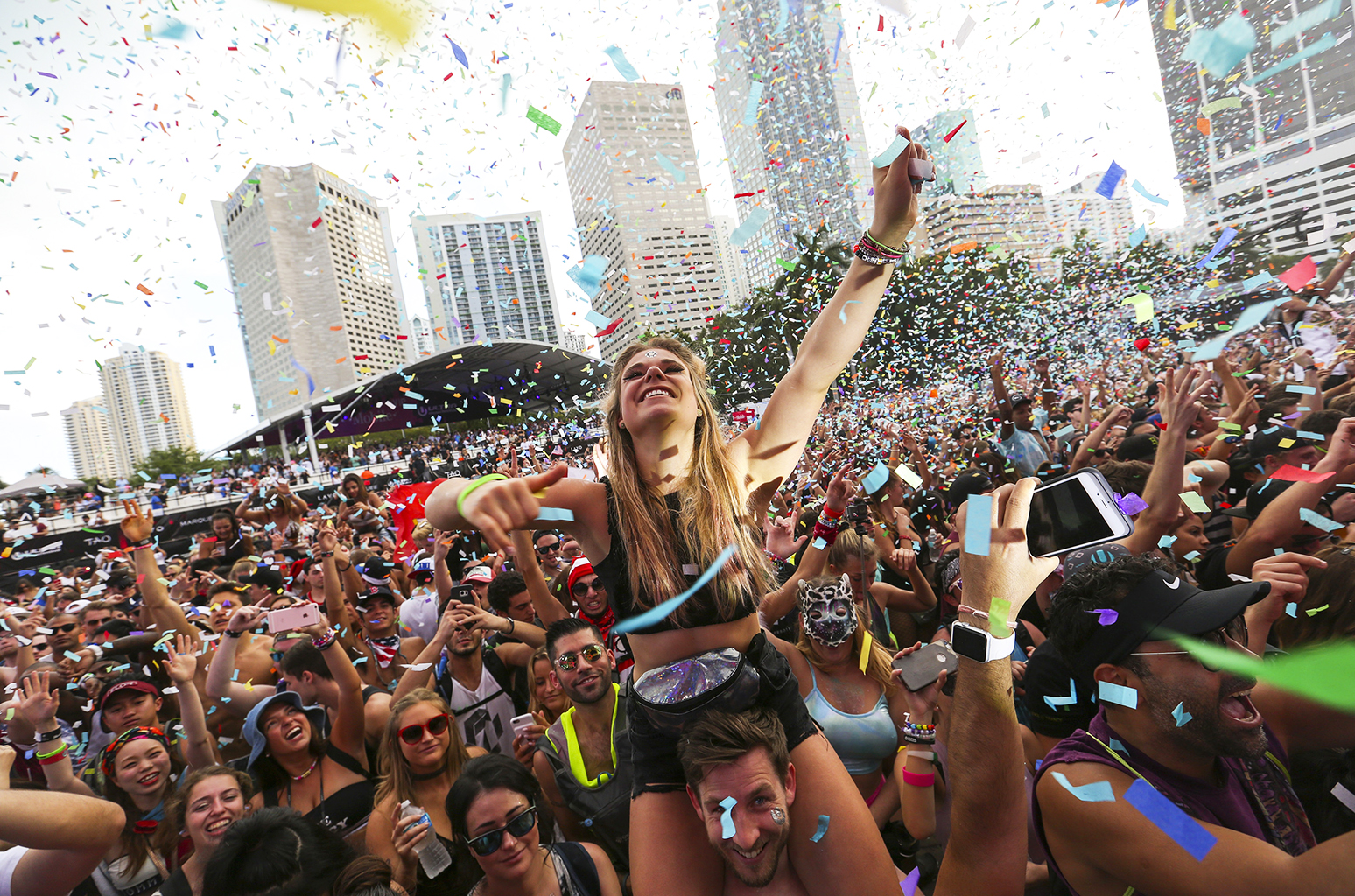 Music loving people. Ultra Music Festival 2023 Miami. Фестиваль. UMF толпа. Музыкальный фестиваль баннер.